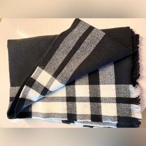 Reitmans Black and White Plaid Scarf 28x82” 100% acrylic